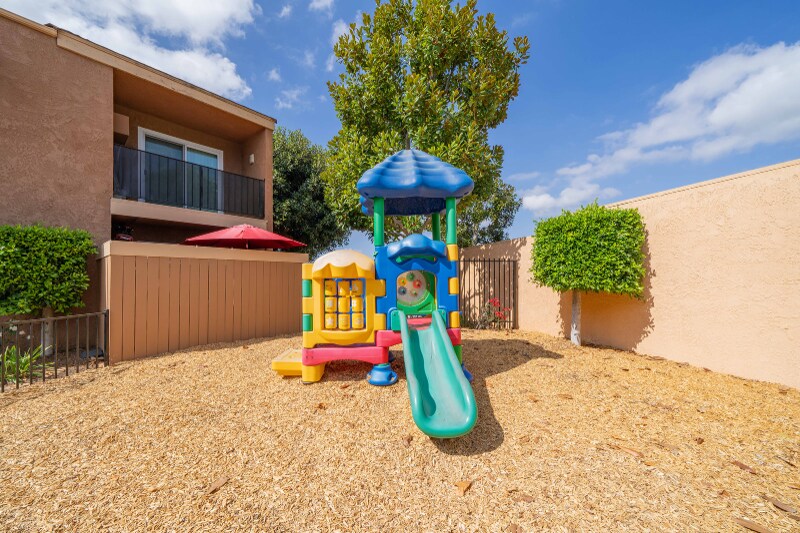 Building Photo - 1440 Oak Dr