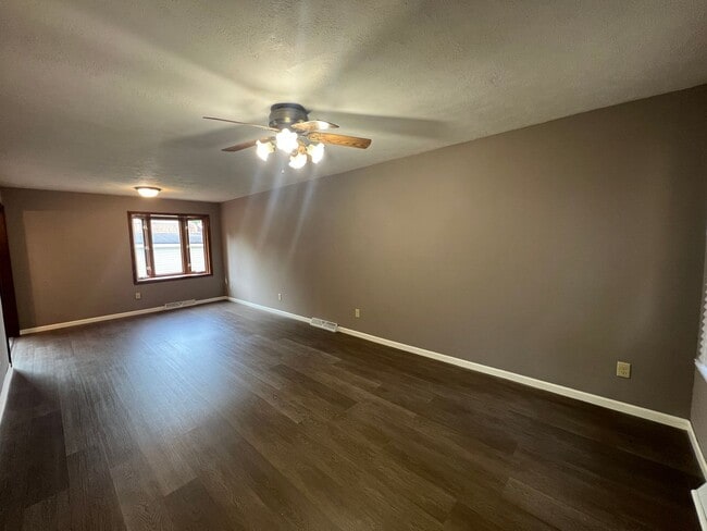 Building Photo - 2026-2028 Lindbergh