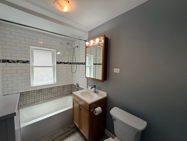 Building Photo - 4328 N Oak Park Ave