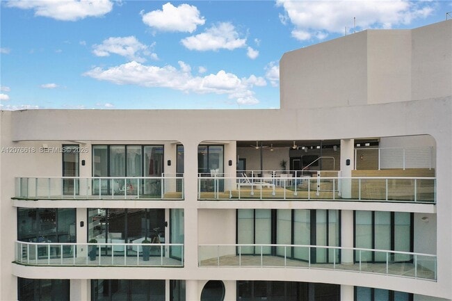 Building Photo - 4000 Island Blvd
