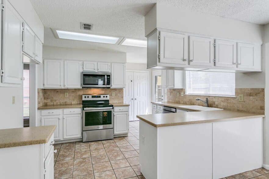 Building Photo - 5504 Big Bend Dr