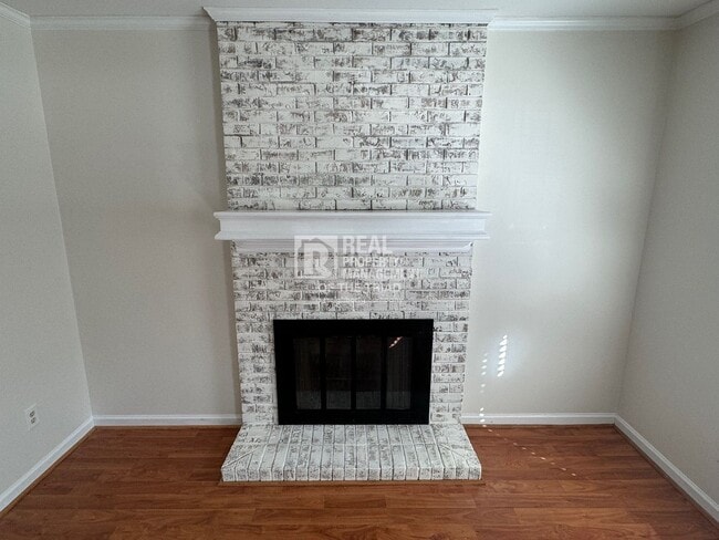 Building Photo - One Level End Unit Townhome in Hamilton Vi...