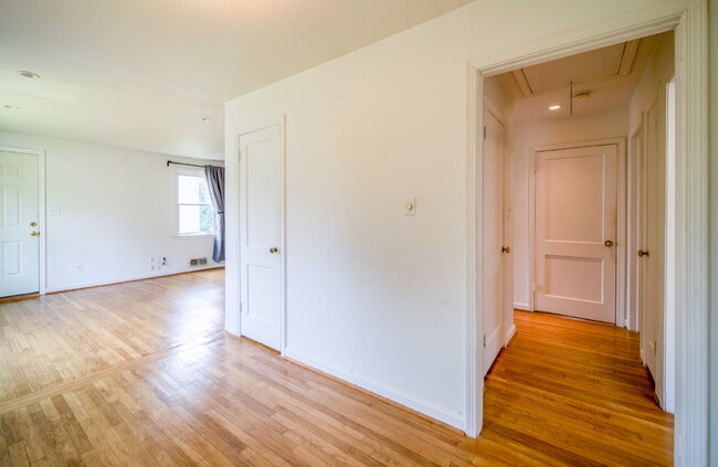 Building Photo - Your Ideal Lifestyle Awaits in this Stunni...
