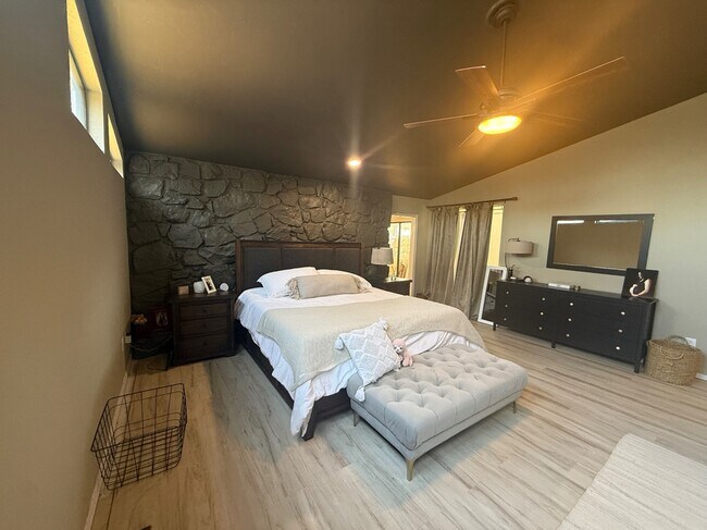 Building Photo - 1925 Bunting Ct