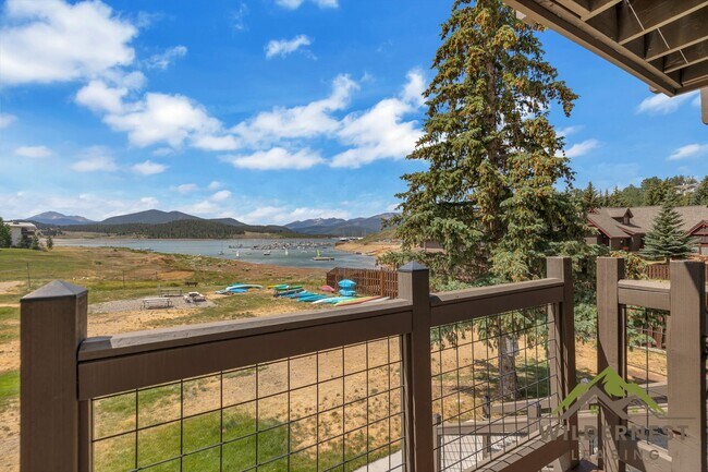 Building Photo - Yacht Club Condo - LAKE VIEWS-Great 3 Bedroom/2 Bath Unit w/Lake Access