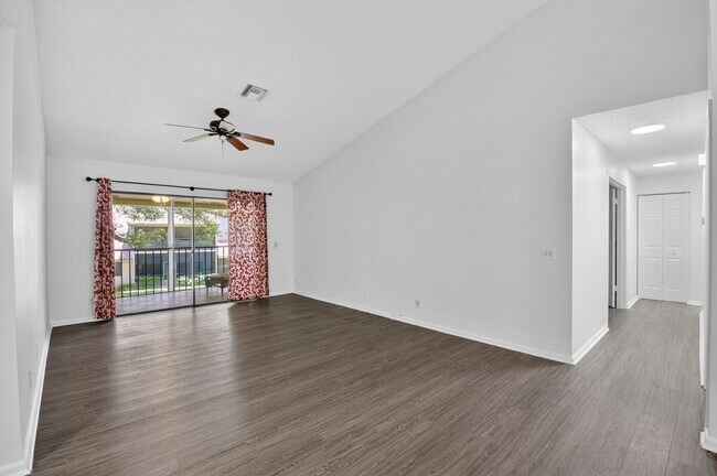 Building Photo - 5530 Coach House Cir