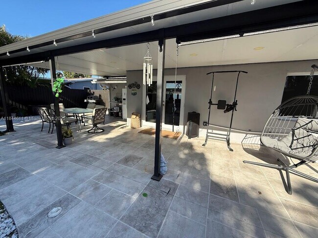 Building Photo - 2612 Acapulco Dr