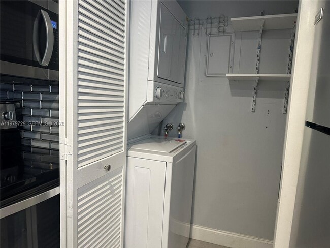 Building Photo - 200 Lakeview Dr