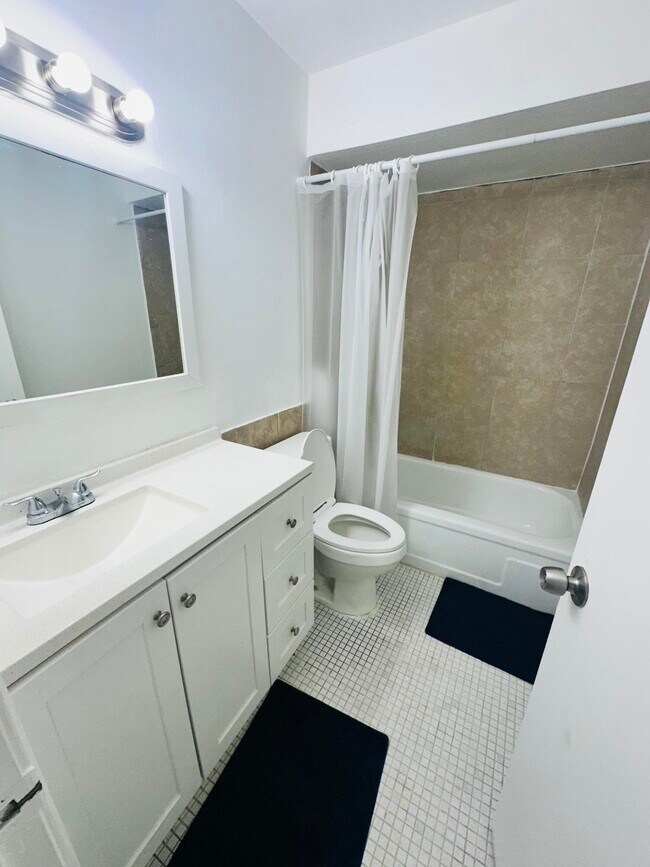 Building Photo - 6054 Forest Hill Blvd