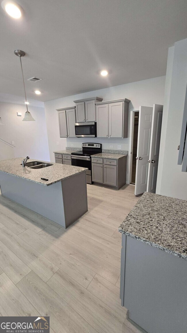 Building Photo - 3426 Abbey Wy