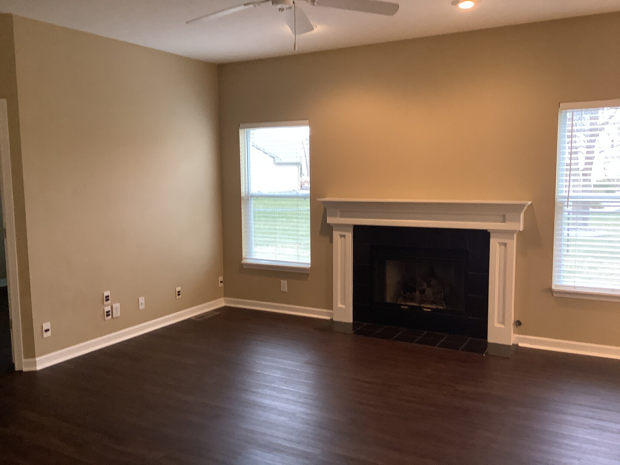 Building Photo - 18690 Round Lake Rd