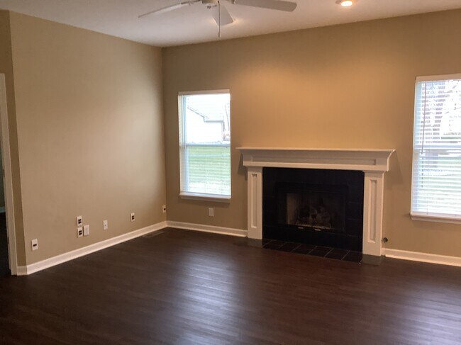 Building Photo - 18690 Round Lake Rd