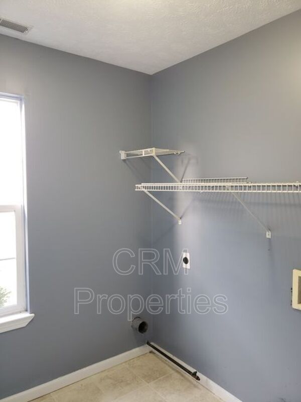 Building Photo - 204 Ariel Ct