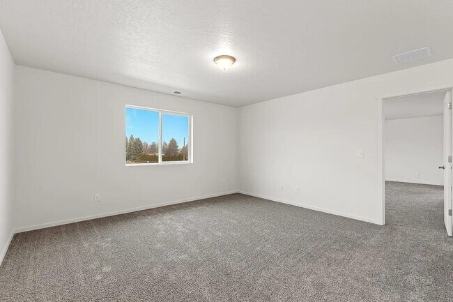 Building Photo - Beautiful Home in the Valley
