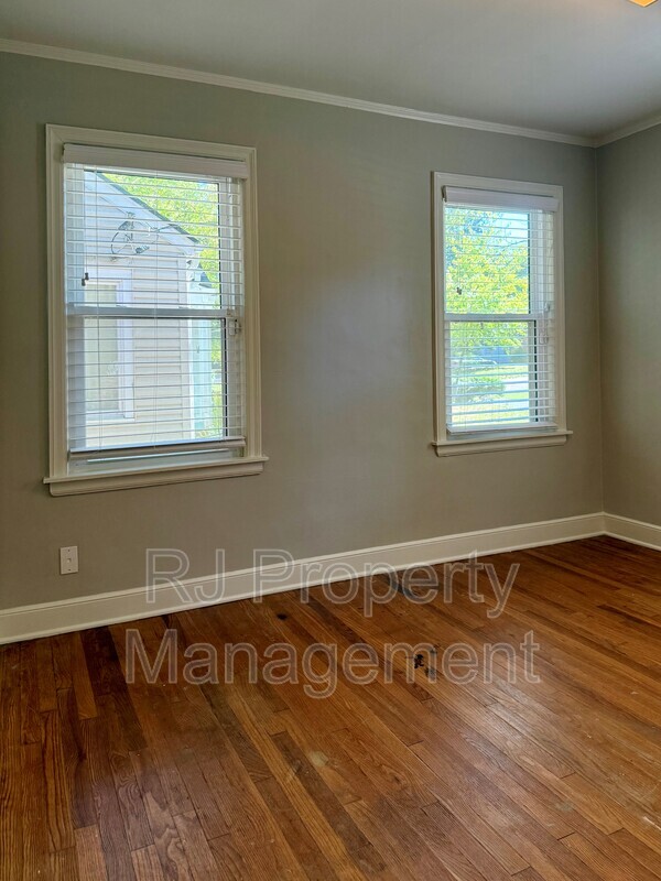 Building Photo - 2888 Midland Ave