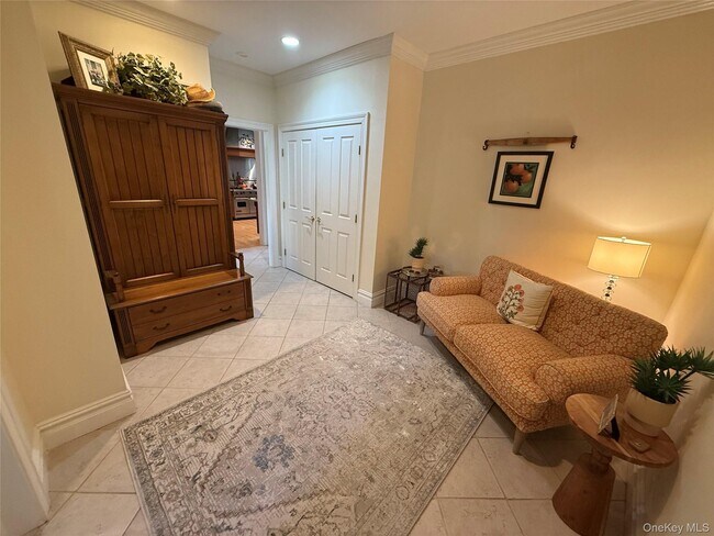 Building Photo - 2465 Fairway Dr