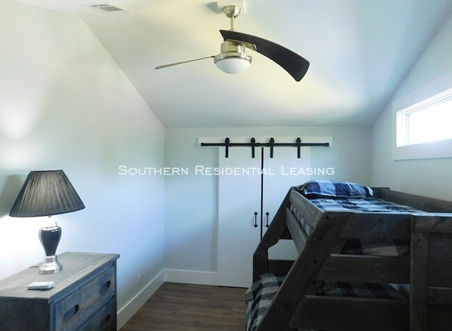 Building Photo - 16600 Innerarity Point Rd