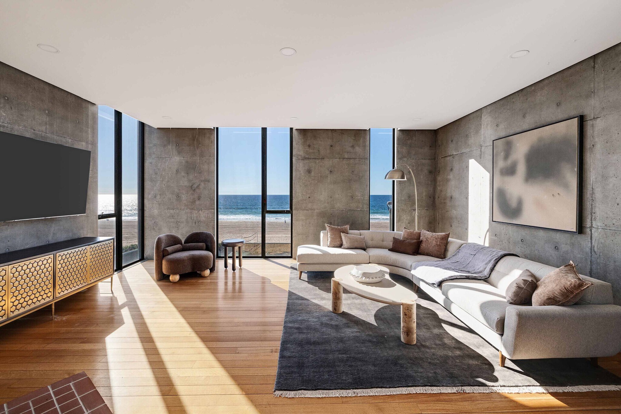 Building Photo - 1812 The Strand