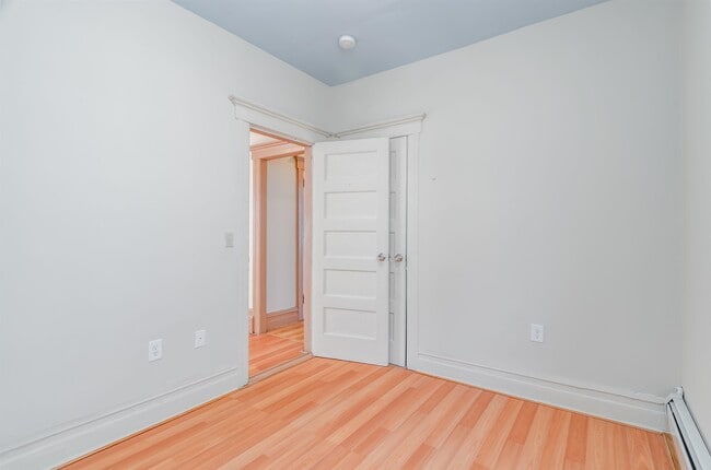 Building Photo - 27 Romaine Ave