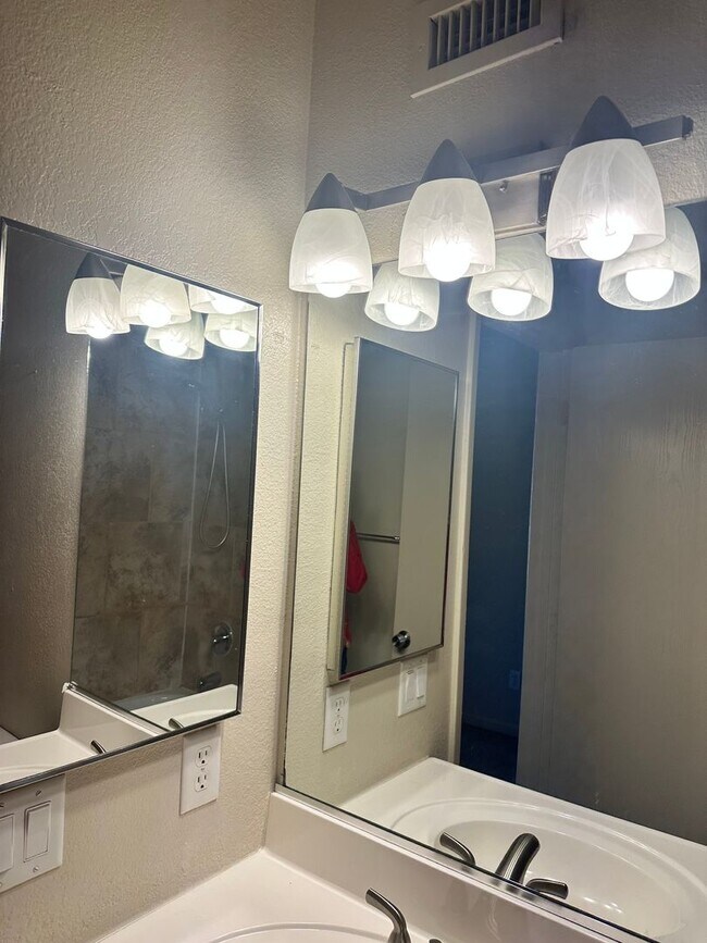 Building Photo - CountryClub3357-26