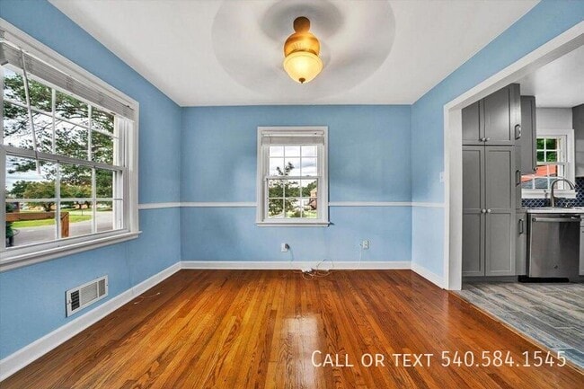 Building Photo - 5001 Hildebrand Rd NW