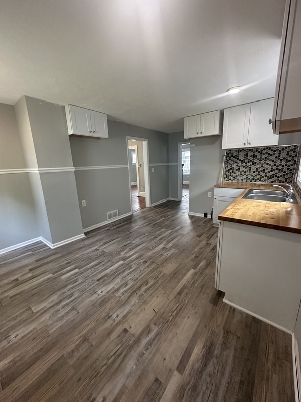 Building Photo - 13401 S Parkway Dr