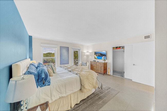 Building Photo - 1111 S Ocean Blvd