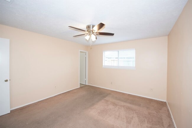 Building Photo - 4843 Beechaven St