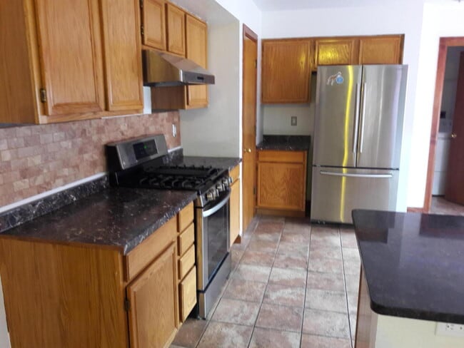 Building Photo - 2215 Sunstone Dr NW