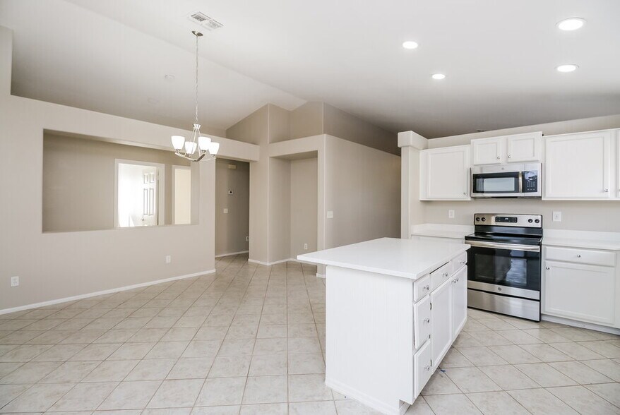 Building Photo - 2415 E Browning Pl