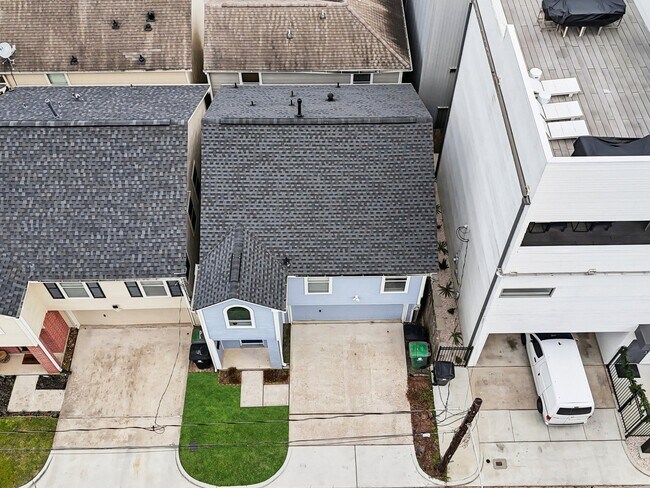 Building Photo - 1405 Bailey St