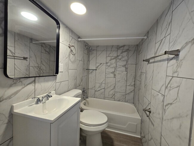 Building Photo - 2013 Palm St