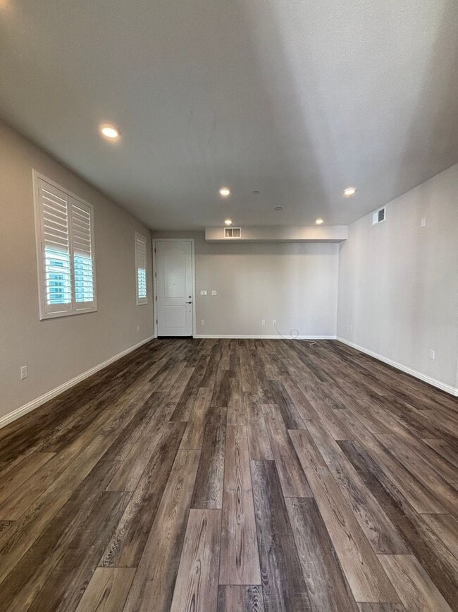 Building Photo - Move-In Ready - New Build 2 Bed / 2 Bath Condo in Milpitas