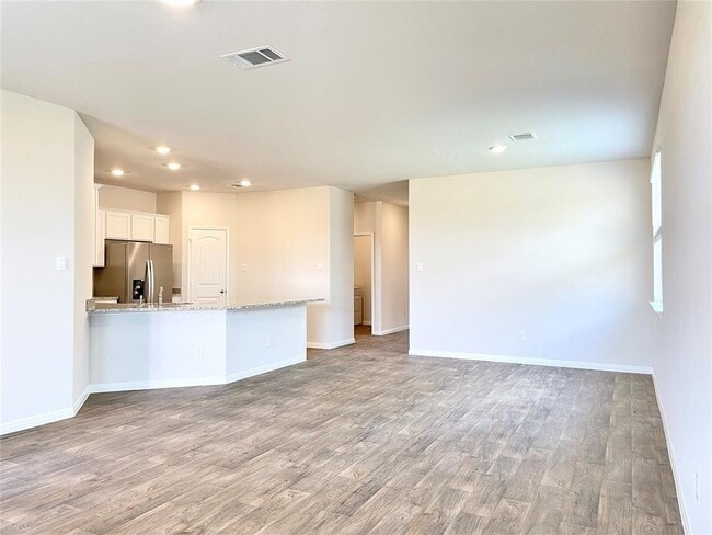 Building Photo - 467 Evergreen Sumac Lp