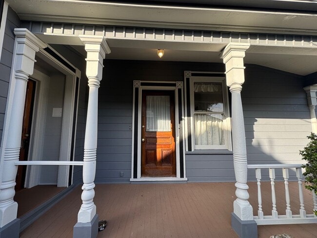 Building Photo - 801 Summer St