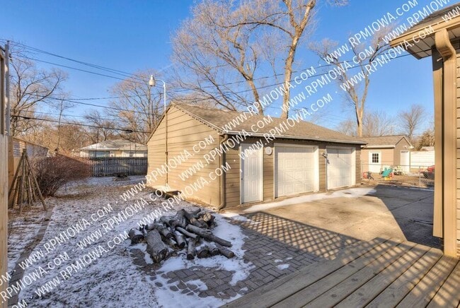 Building Photo - 3620 E 7th St