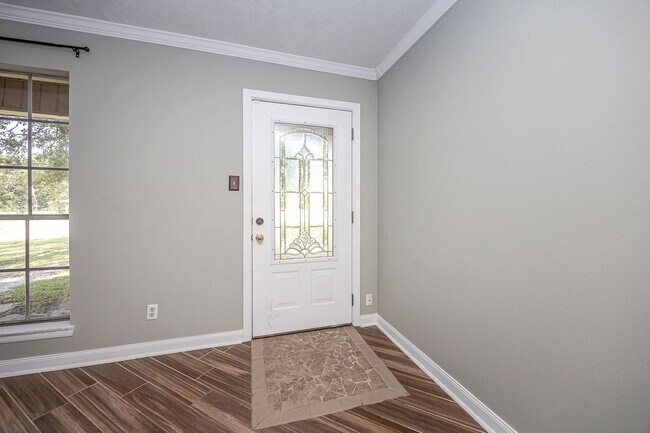 Building Photo - Move in ready 3 Bed 2 Bath Home in East Central School District!