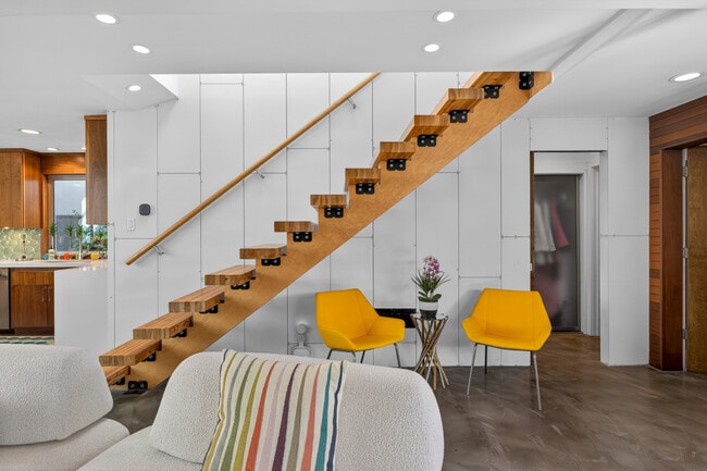 Building Photo - 219 Colton St