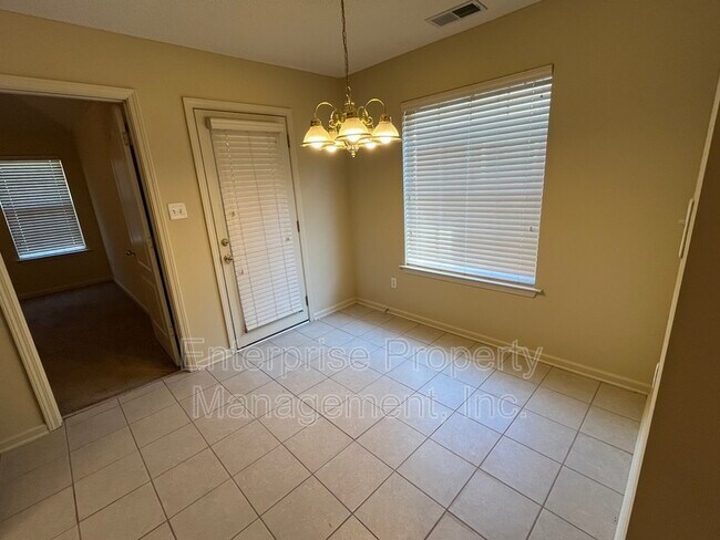 Building Photo - 10092 Cross Valley Dr