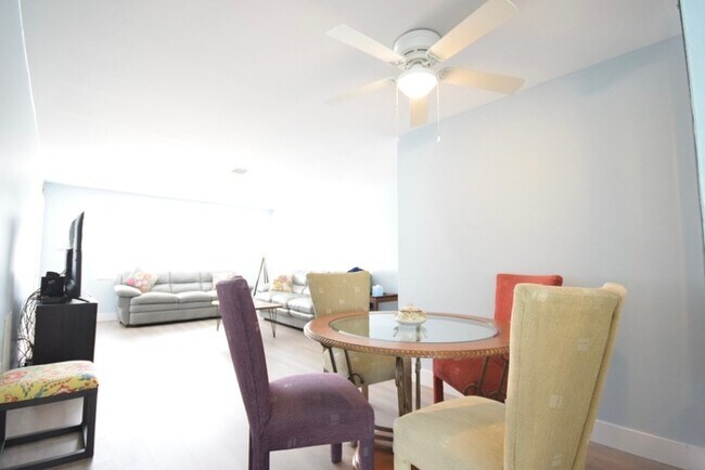 Building Photo - FULLY FURNISHED Condo For Rent in Pinellas...