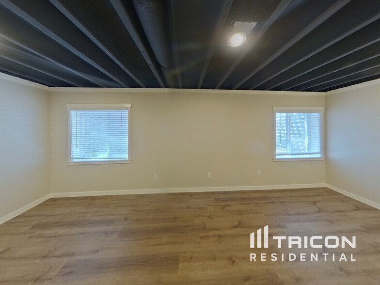 Building Photo - 1201 Antrim Loop