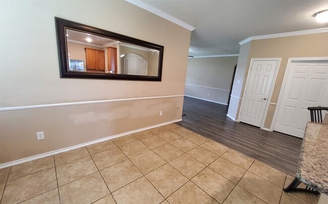 Building Photo - 25047 Lenora Dr