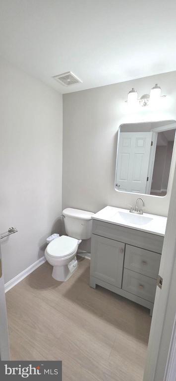 Building Photo - 676 McLeary Square SE