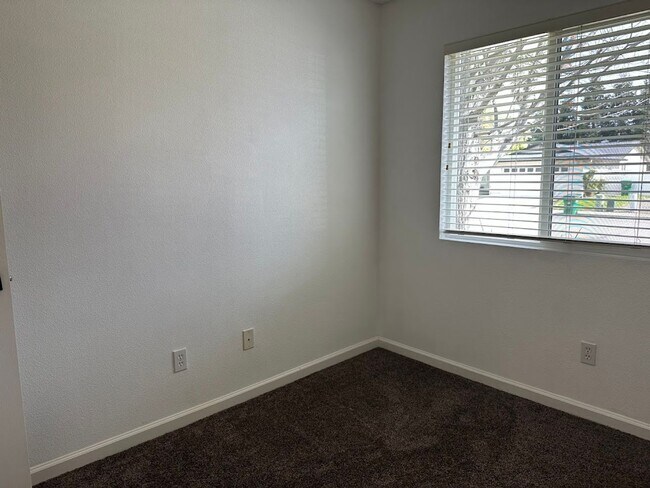 Building Photo - Well maintained home in desirable Ravenwood, Anderson subdivision