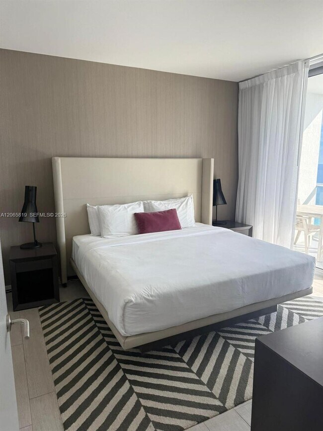 Building Photo - 4010 S Ocean Dr