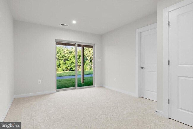 Building Photo - 1043 Venifena Terrace SE