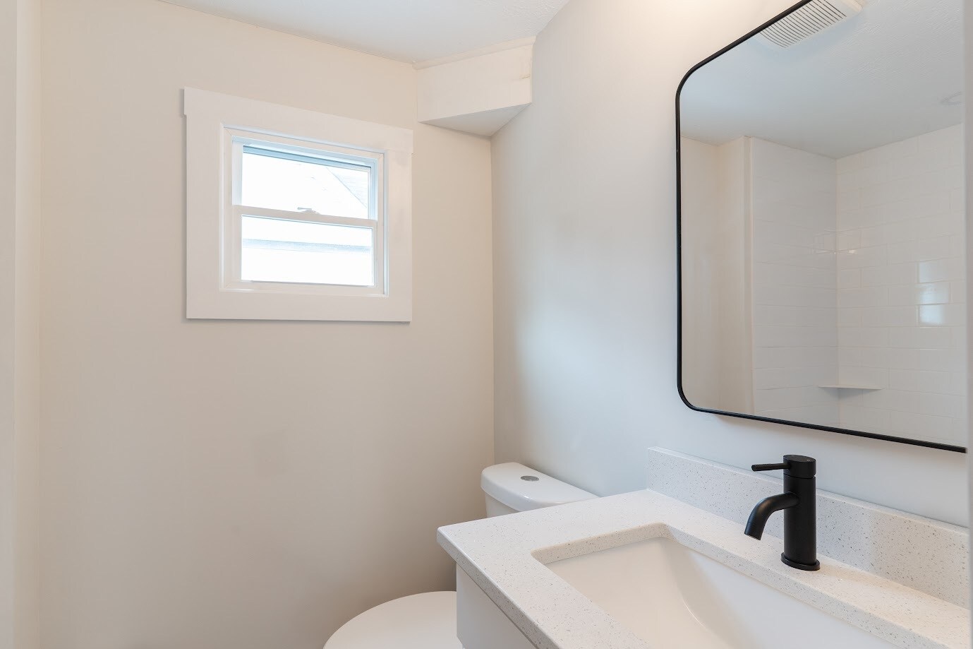 Building Photo - 1464 E 123rd St