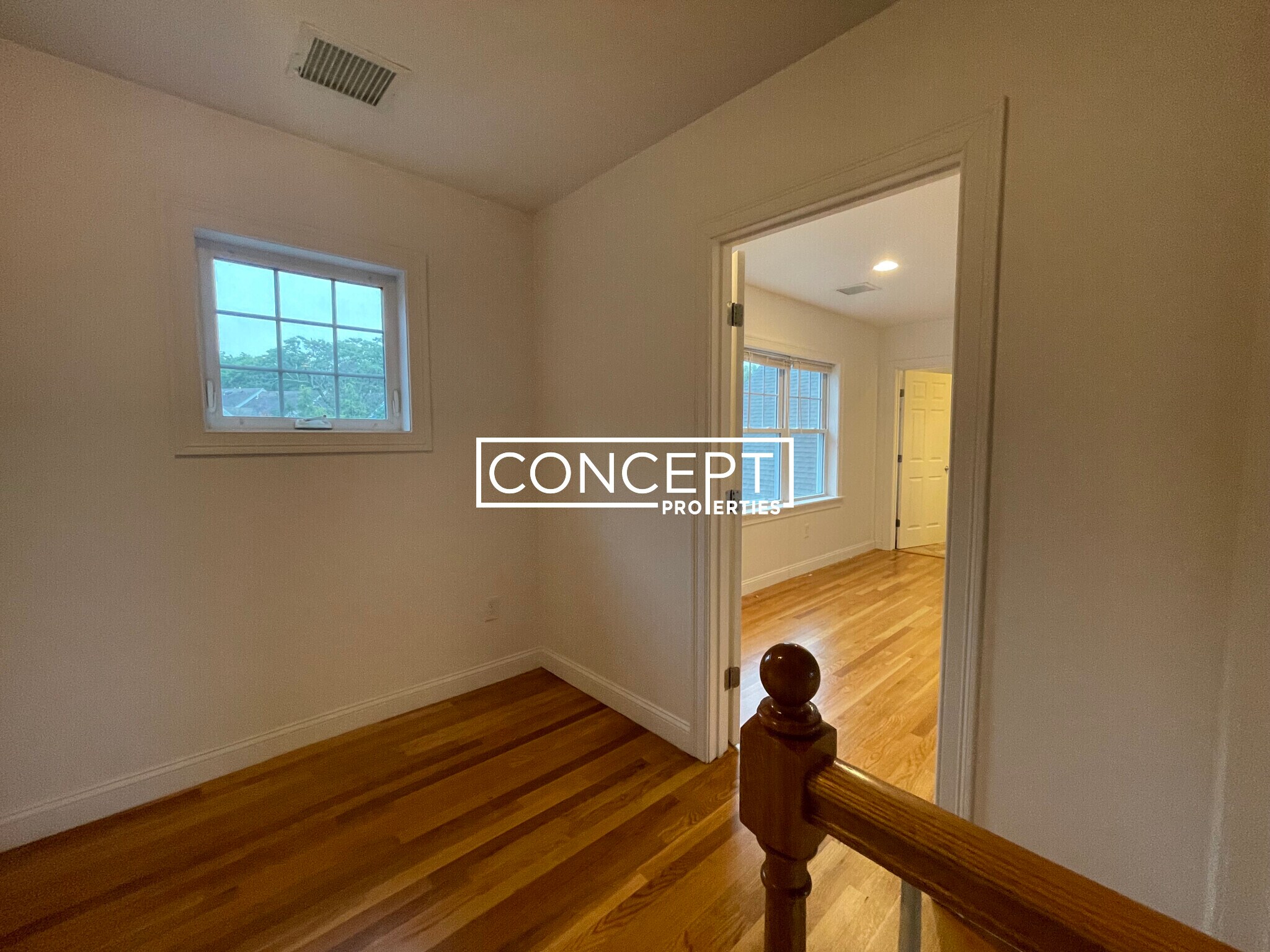 Building Photo - 53 Circuit St