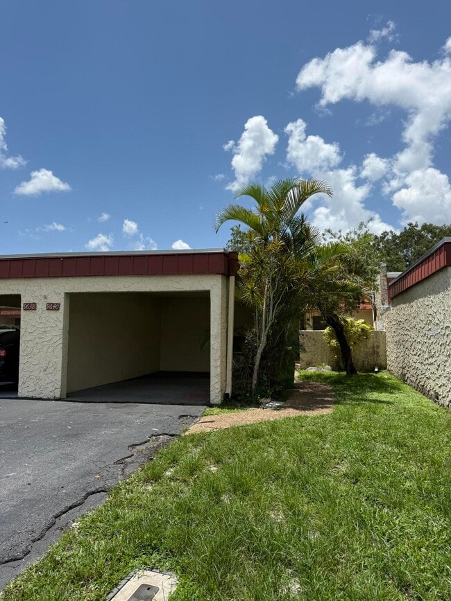Building Photo - 9640 Oakburst Ln