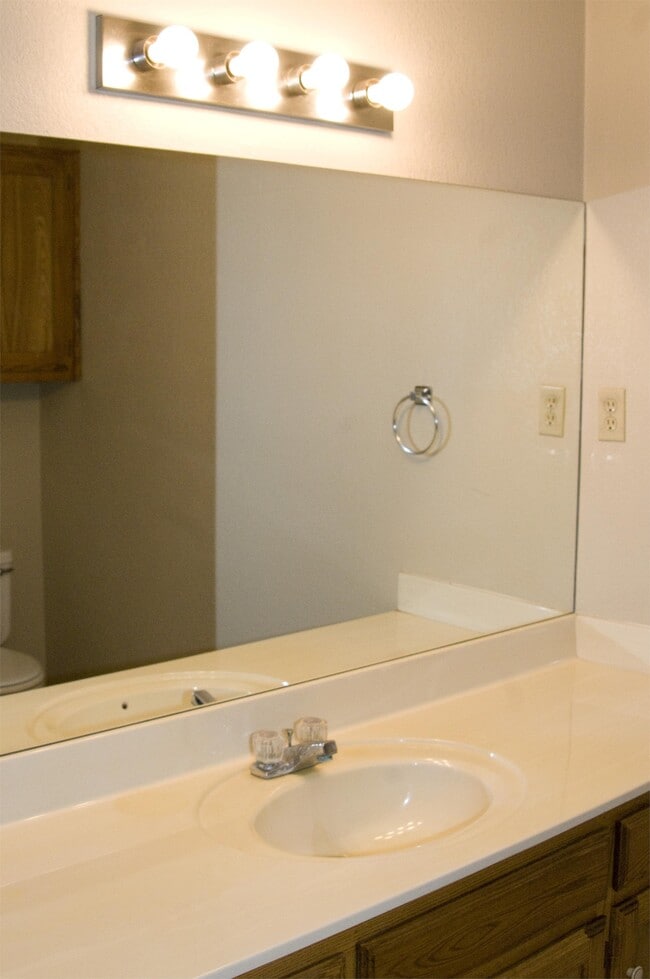 Building Photo - 111 Briarwood Ln